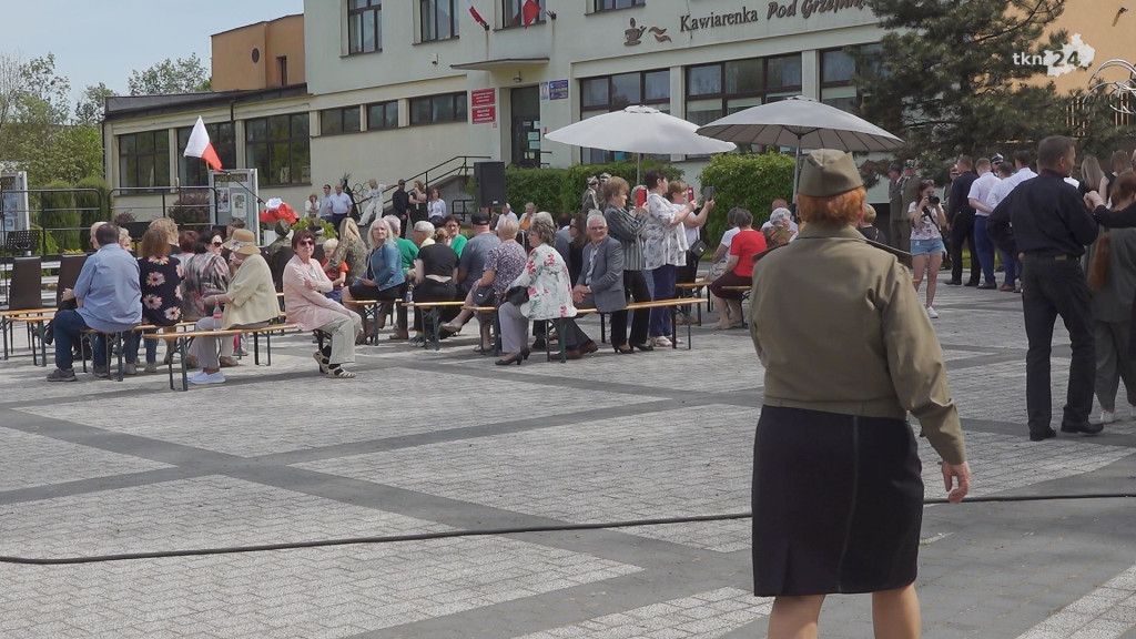 Stąporków na 3 Maja. Wytańczono pięknego poloneza! [wideo, zdjęcia]