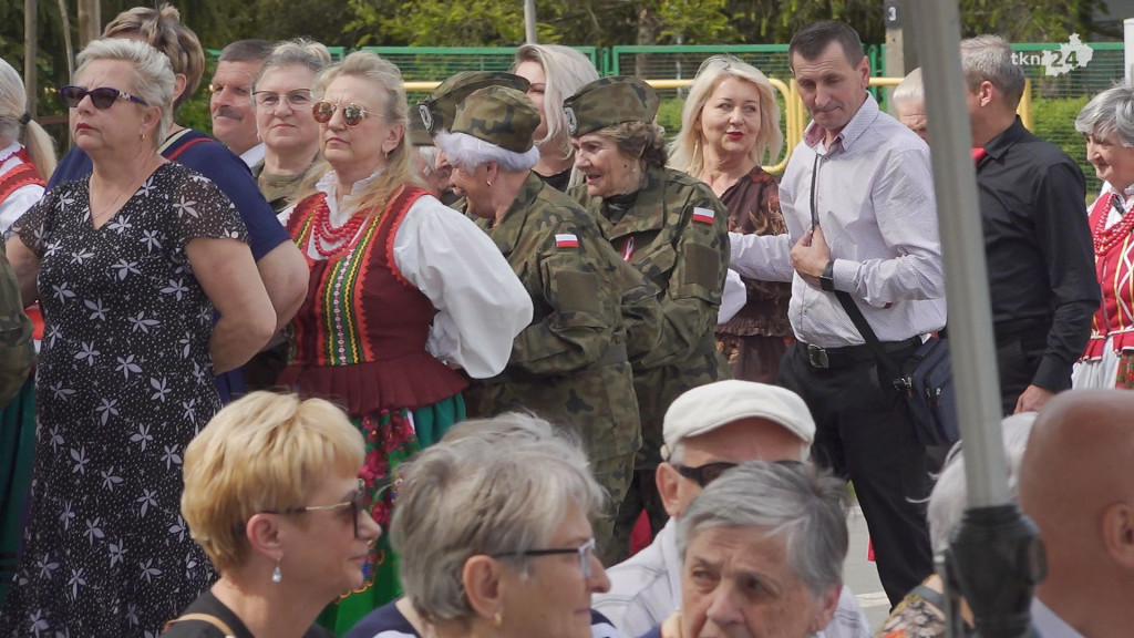 Stąporków na 3 Maja. Wytańczono pięknego poloneza! [wideo, zdjęcia]