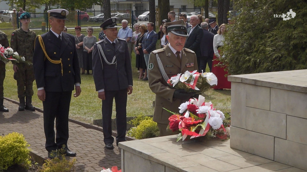 Stąporków na 3 Maja. Wytańczono pięknego poloneza! [wideo, zdjęcia]
