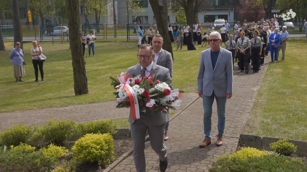 Stąporków na 3 Maja. Wytańczono pięknego poloneza! [wideo, zdjęcia]