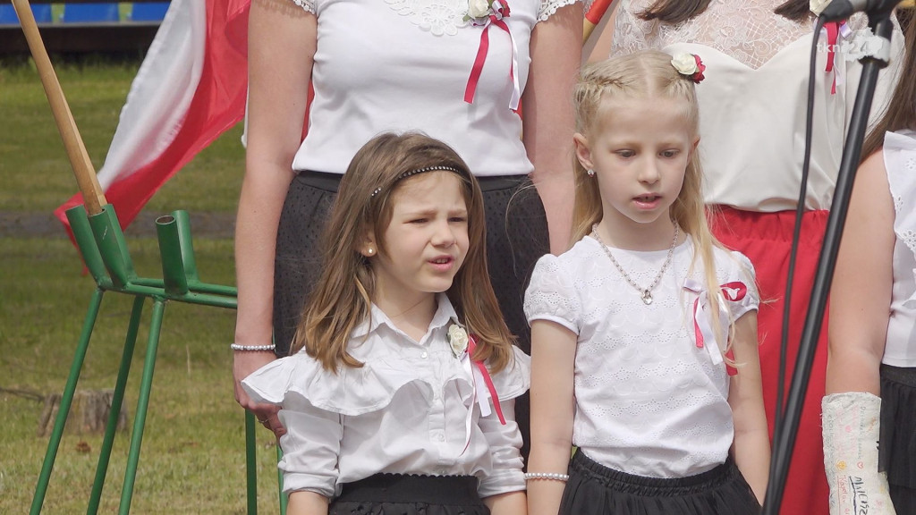 Stąporków na 3 Maja. Wytańczono pięknego poloneza! [wideo, zdjęcia]
