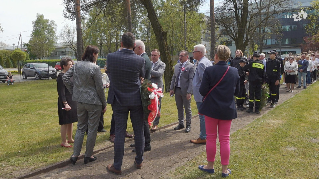 Stąporków na 3 Maja. Wytańczono pięknego poloneza! [wideo, zdjęcia]