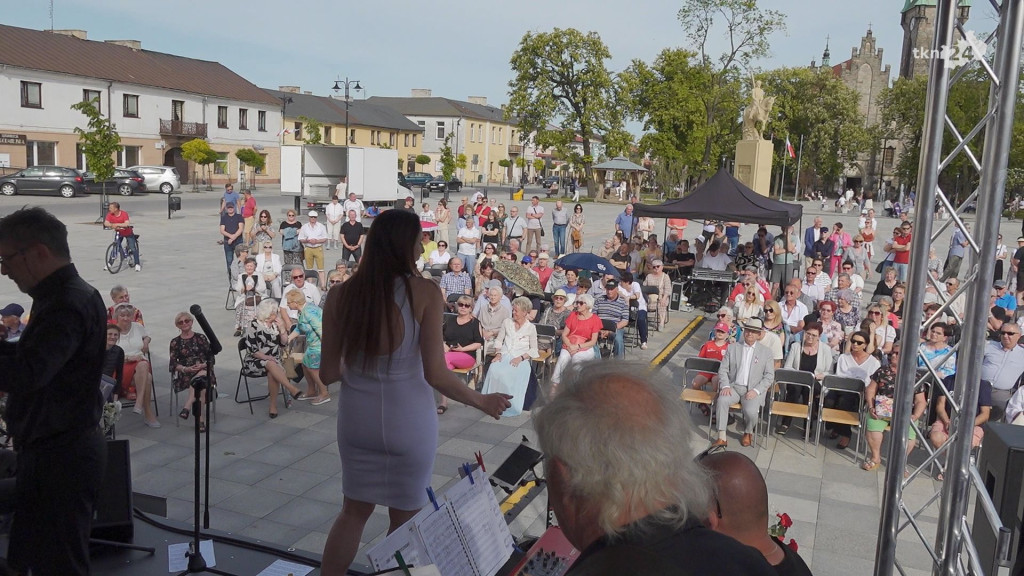 Majówkowe nastroje. Zobaczcie fragmenty koncertu Big Silesian Band i Krzysztofa Kiljańskiego w Końskich!