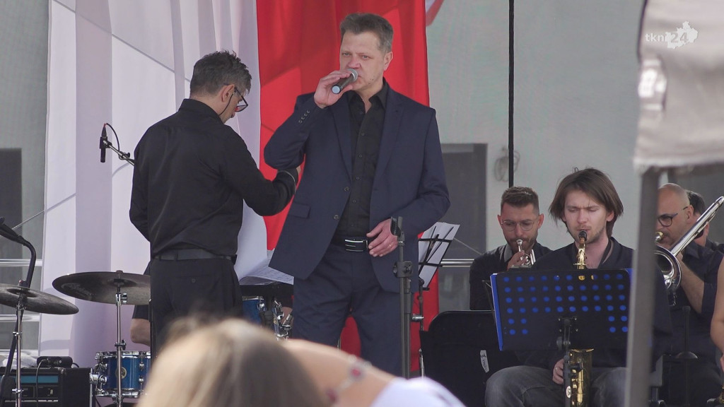 Majówkowe nastroje. Zobaczcie fragmenty koncertu Big Silesian Band i Krzysztofa Kiljańskiego w Końskich!