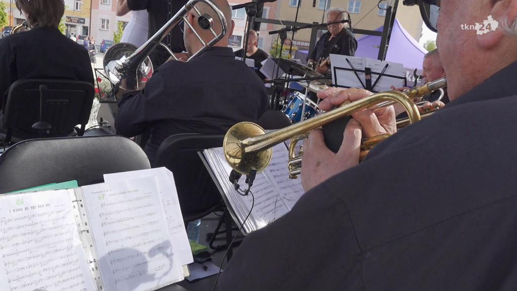 Majówkowe nastroje. Zobaczcie fragmenty koncertu Big Silesian Band i Krzysztofa Kiljańskiego w Końskich!