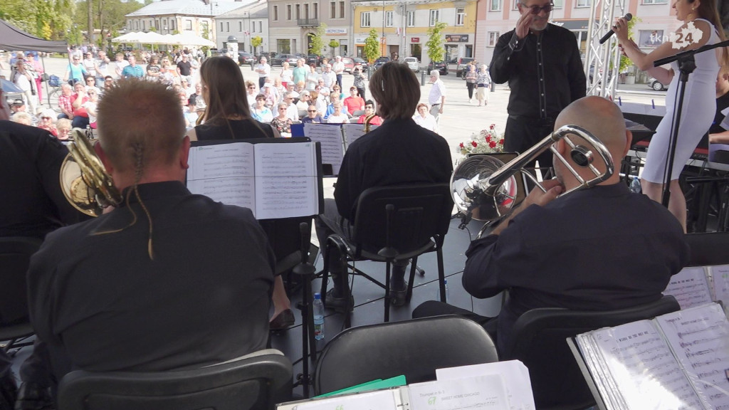 Majówkowe nastroje. Zobaczcie fragmenty koncertu Big Silesian Band i Krzysztofa Kiljańskiego w Końskich!