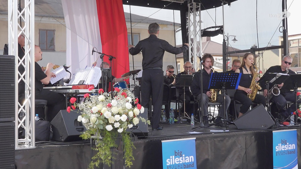 Majówkowe nastroje. Zobaczcie fragmenty koncertu Big Silesian Band i Krzysztofa Kiljańskiego w Końskich!