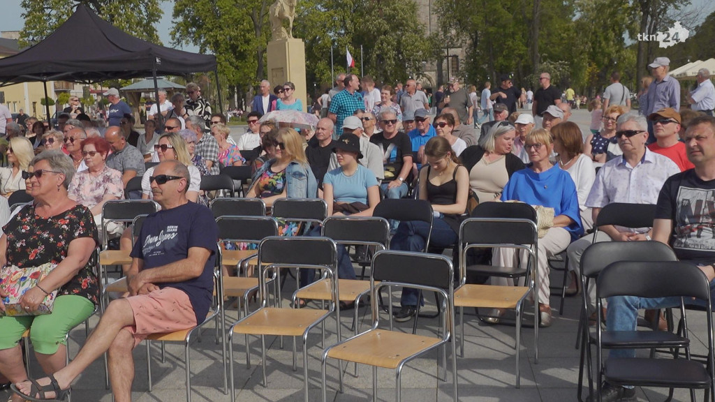 Majówkowe nastroje. Zobaczcie fragmenty koncertu Big Silesian Band i Krzysztofa Kiljańskiego w Końskich!