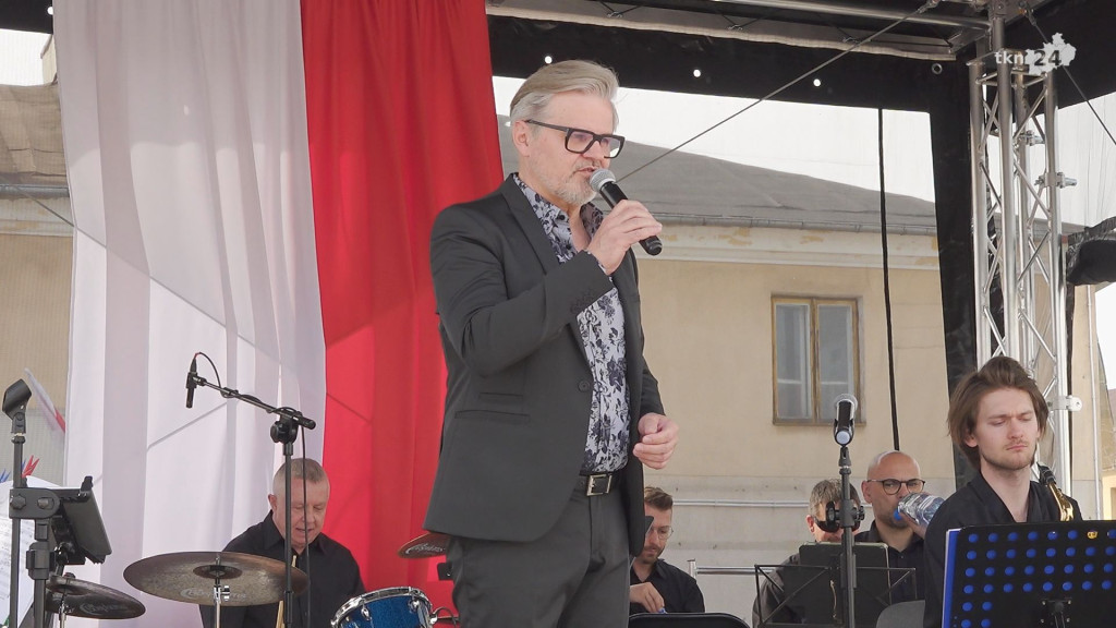 Majówkowe nastroje. Zobaczcie fragmenty koncertu Big Silesian Band i Krzysztofa Kiljańskiego w Końskich!