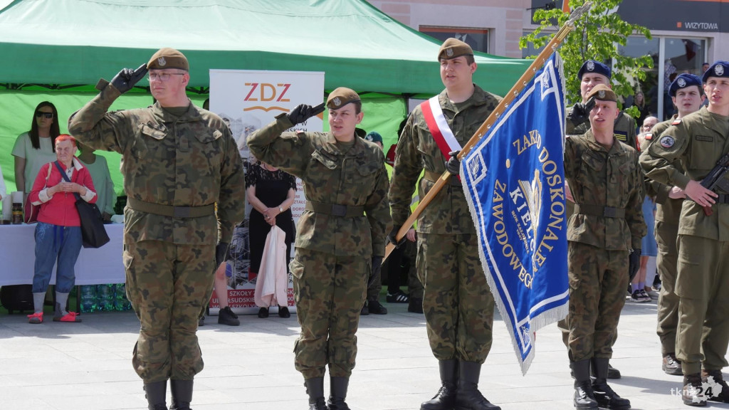 Piękna majowa uroczystość na rynku w Końskich! Relacja [wideo, foto]