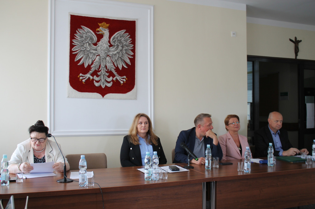 Smyków: Beata Janiszewska zaprzysiężona. Przewodniczącym Dariusz Kucharski [zdjęcia]