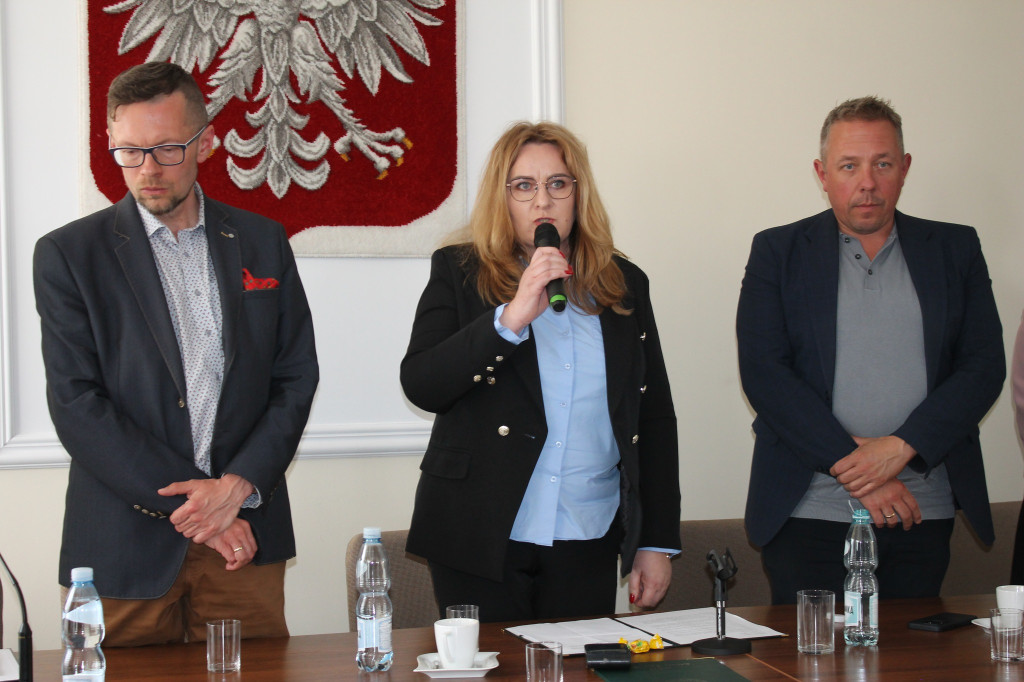 Smyków: Beata Janiszewska zaprzysiężona. Przewodniczącym Dariusz Kucharski [zdjęcia]