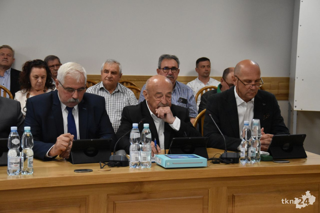 Słoka przewodniczącym. Obratański ze stabilną większością. Pierwsza sesja w gminie Końskie [wideo, zdjęcia]