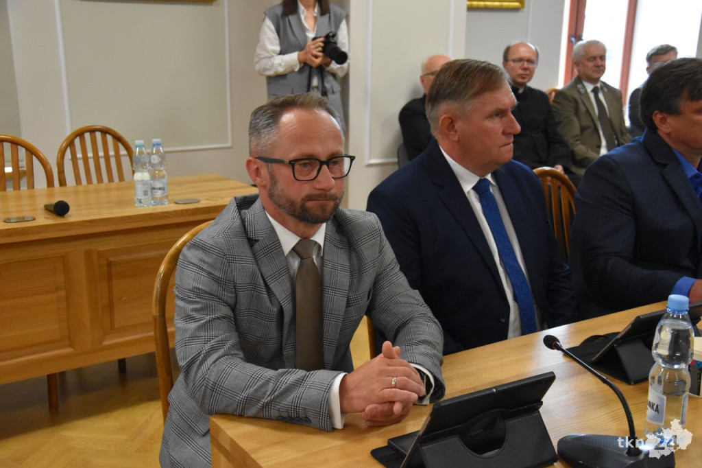 Słoka przewodniczącym. Obratański ze stabilną większością. Pierwsza sesja w gminie Końskie [wideo, zdjęcia]