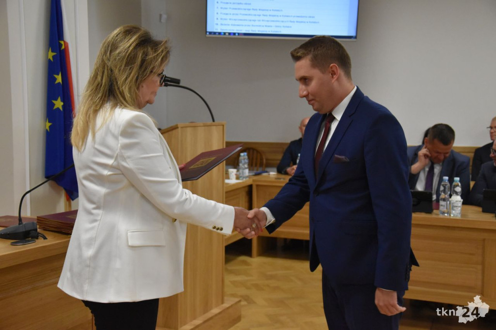 Słoka przewodniczącym. Obratański ze stabilną większością. Pierwsza sesja w gminie Końskie [wideo, zdjęcia]