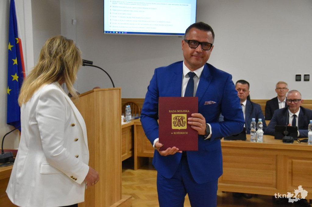 Słoka przewodniczącym. Obratański ze stabilną większością. Pierwsza sesja w gminie Końskie [wideo, zdjęcia]