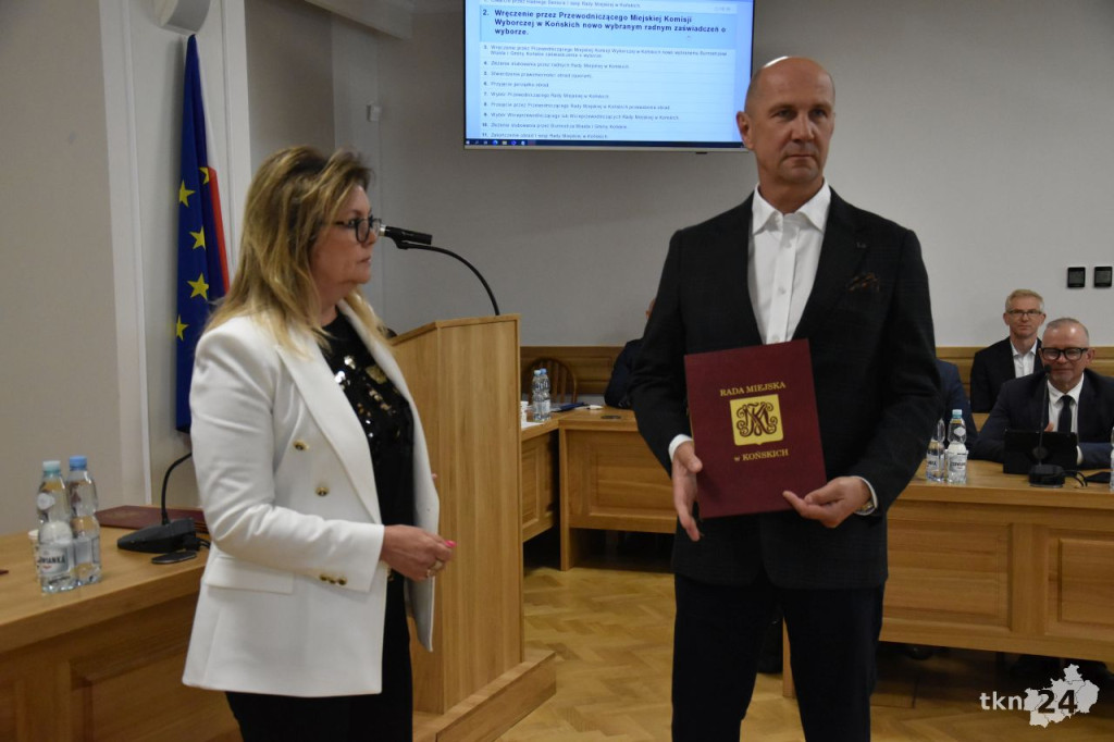 Słoka przewodniczącym. Obratański ze stabilną większością. Pierwsza sesja w gminie Końskie [wideo, zdjęcia]