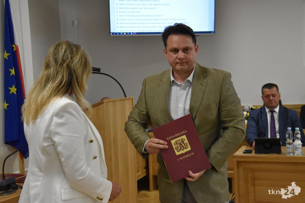 Słoka przewodniczącym. Obratański ze stabilną większością. Pierwsza sesja w gminie Końskie [wideo, zdjęcia]