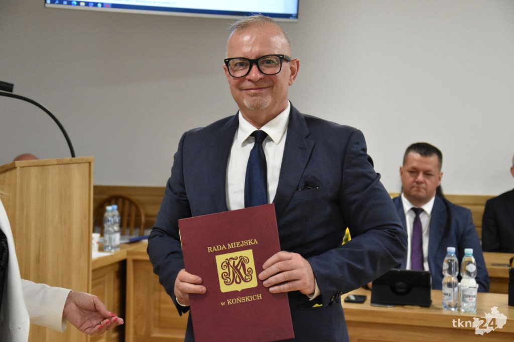 Słoka przewodniczącym. Obratański ze stabilną większością. Pierwsza sesja w gminie Końskie [wideo, zdjęcia]