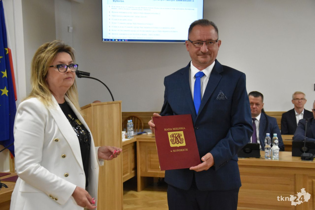 Słoka przewodniczącym. Obratański ze stabilną większością. Pierwsza sesja w gminie Końskie [wideo, zdjęcia]