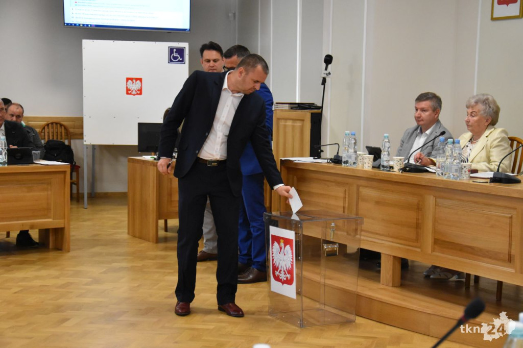 Słoka przewodniczącym. Obratański ze stabilną większością. Pierwsza sesja w gminie Końskie [wideo, zdjęcia]