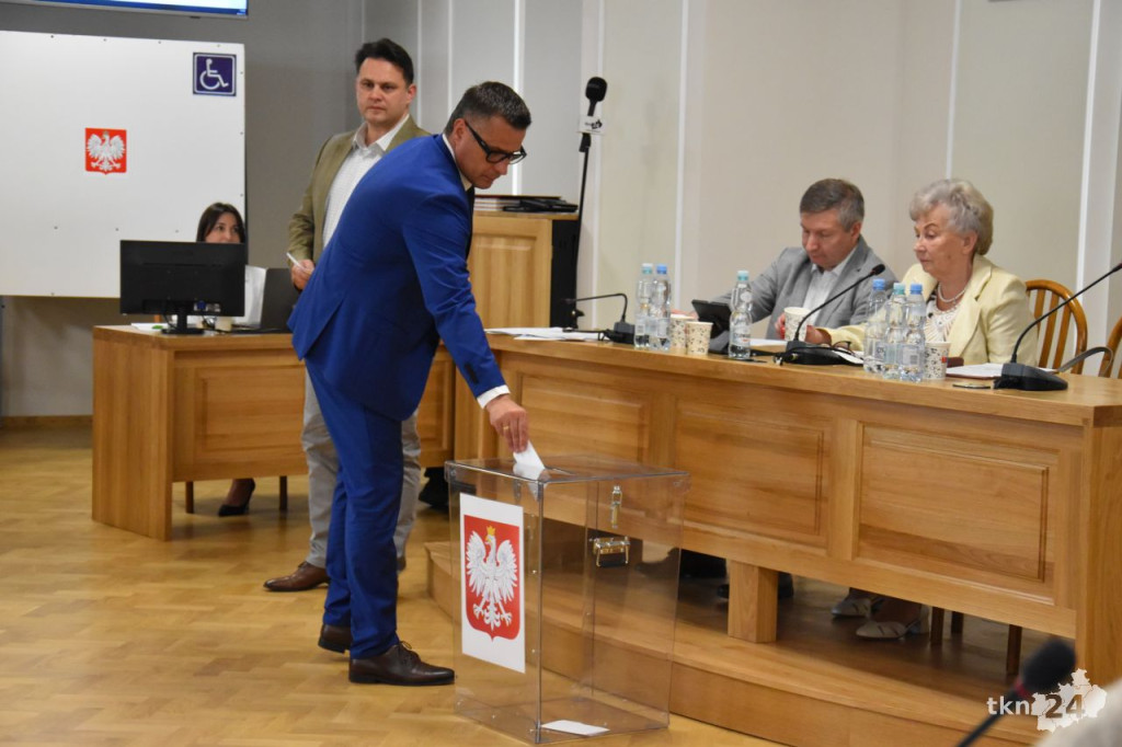 Słoka przewodniczącym. Obratański ze stabilną większością. Pierwsza sesja w gminie Końskie [wideo, zdjęcia]