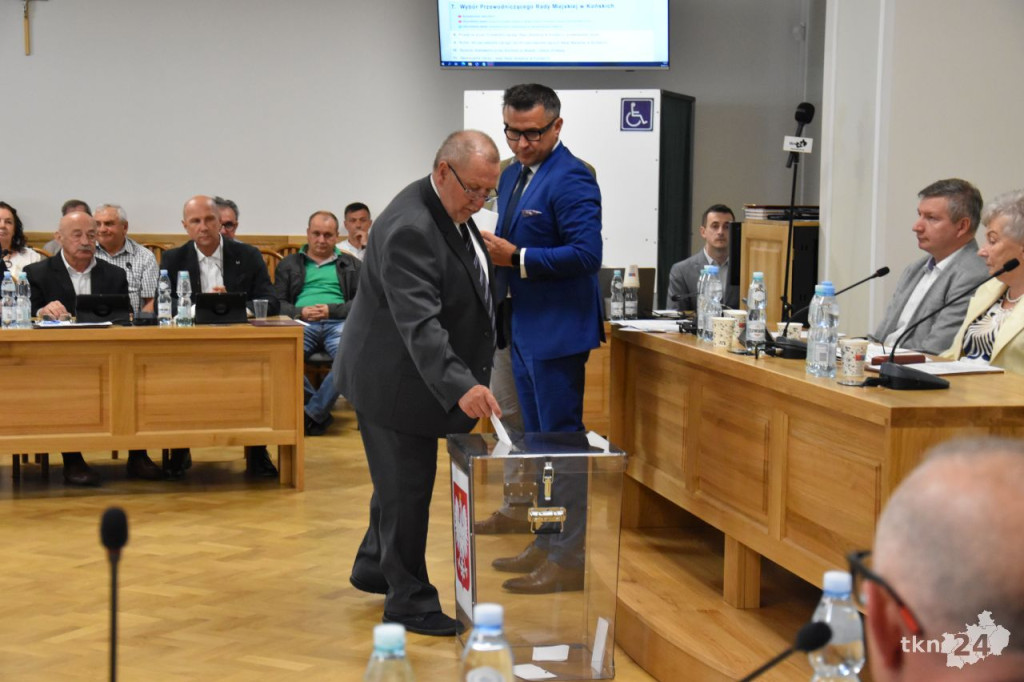 Słoka przewodniczącym. Obratański ze stabilną większością. Pierwsza sesja w gminie Końskie [wideo, zdjęcia]