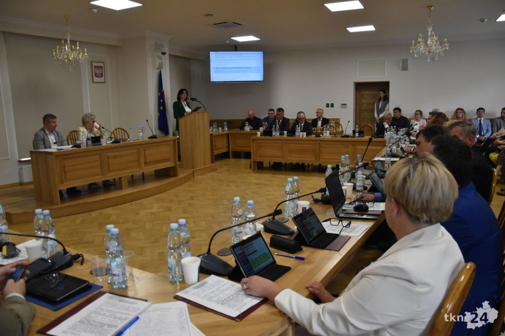 Słoka przewodniczącym. Obratański ze stabilną większością. Pierwsza sesja w gminie Końskie [wideo, zdjęcia]