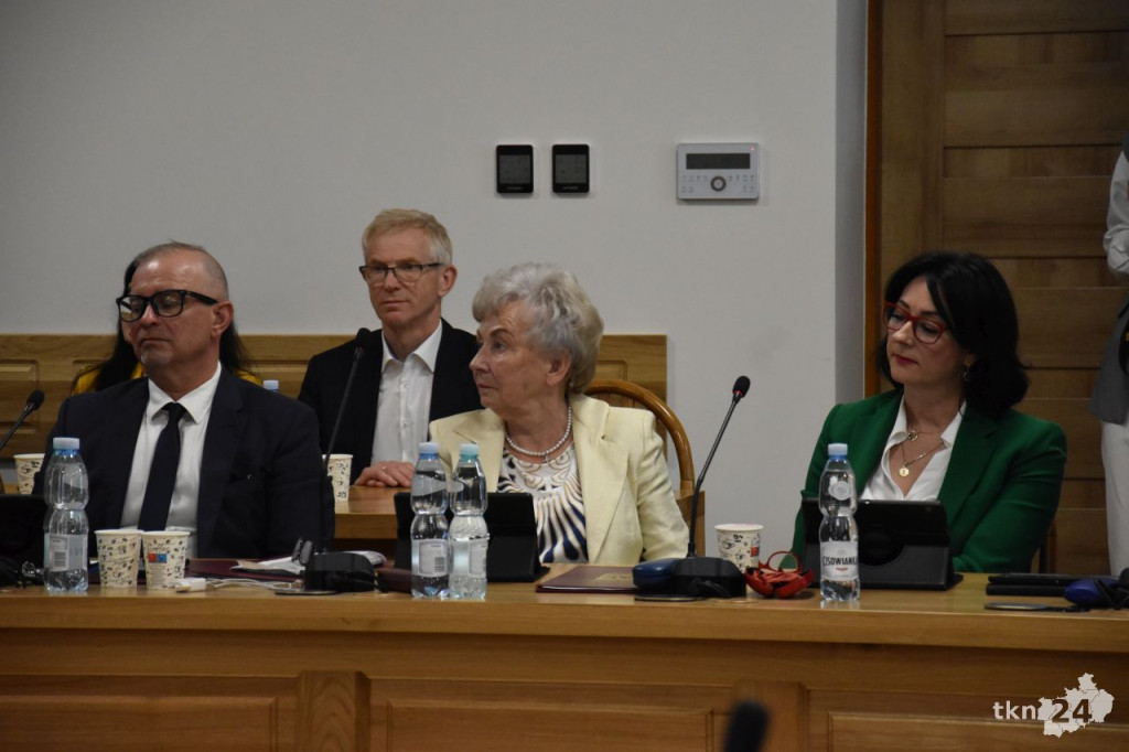 Słoka przewodniczącym. Obratański ze stabilną większością. Pierwsza sesja w gminie Końskie [wideo, zdjęcia]