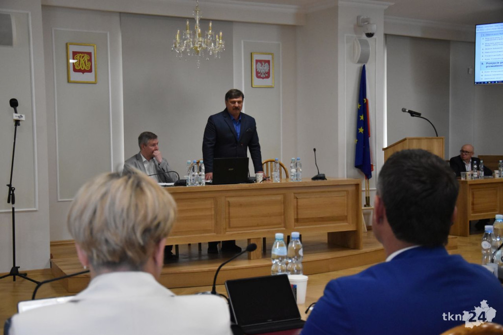 Słoka przewodniczącym. Obratański ze stabilną większością. Pierwsza sesja w gminie Końskie [wideo, zdjęcia]