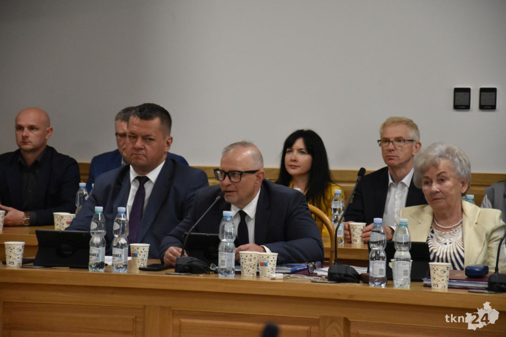 Słoka przewodniczącym. Obratański ze stabilną większością. Pierwsza sesja w gminie Końskie [wideo, zdjęcia]