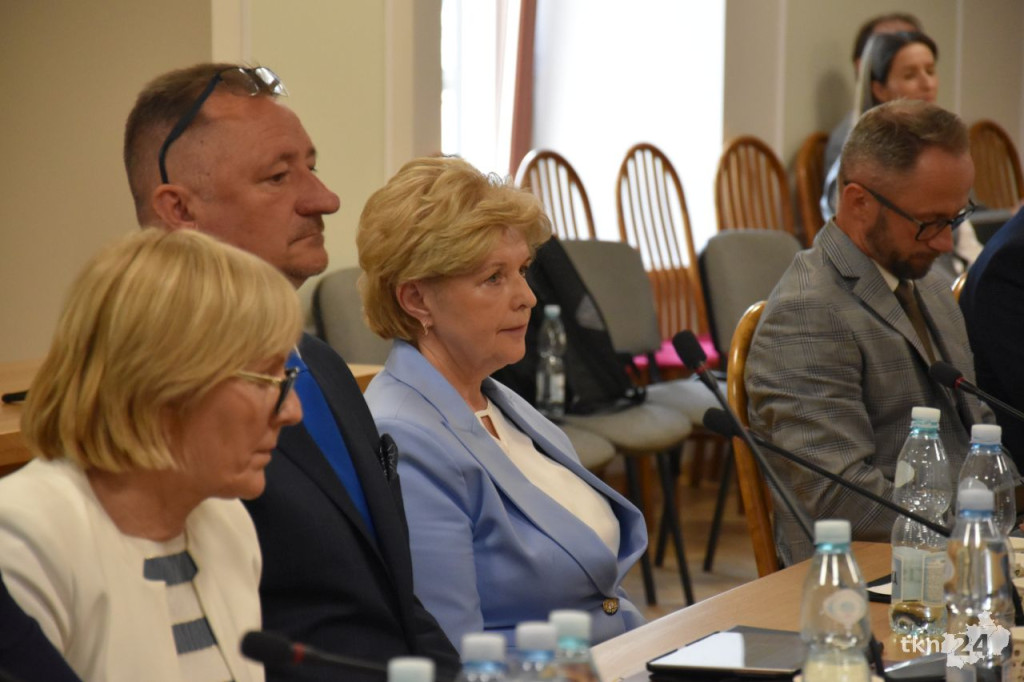 Słoka przewodniczącym. Obratański ze stabilną większością. Pierwsza sesja w gminie Końskie [wideo, zdjęcia]