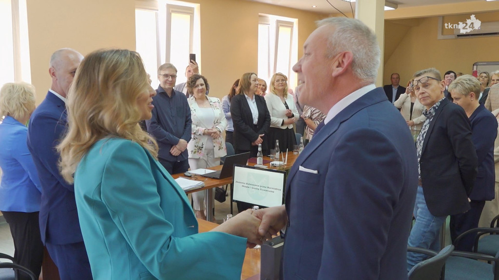 Przekazanie władzy w Gowarczowie. Nowa burmistrz już za sterami [wideo, zdjęcia]
