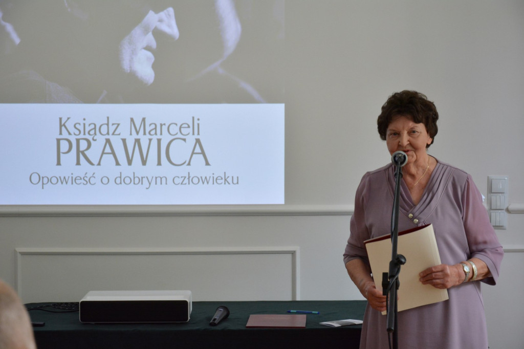Dzień Bibliotekarza w Końskich poświęcony ks. Marcelemu Prawicy [wideo, zdjęcia]
