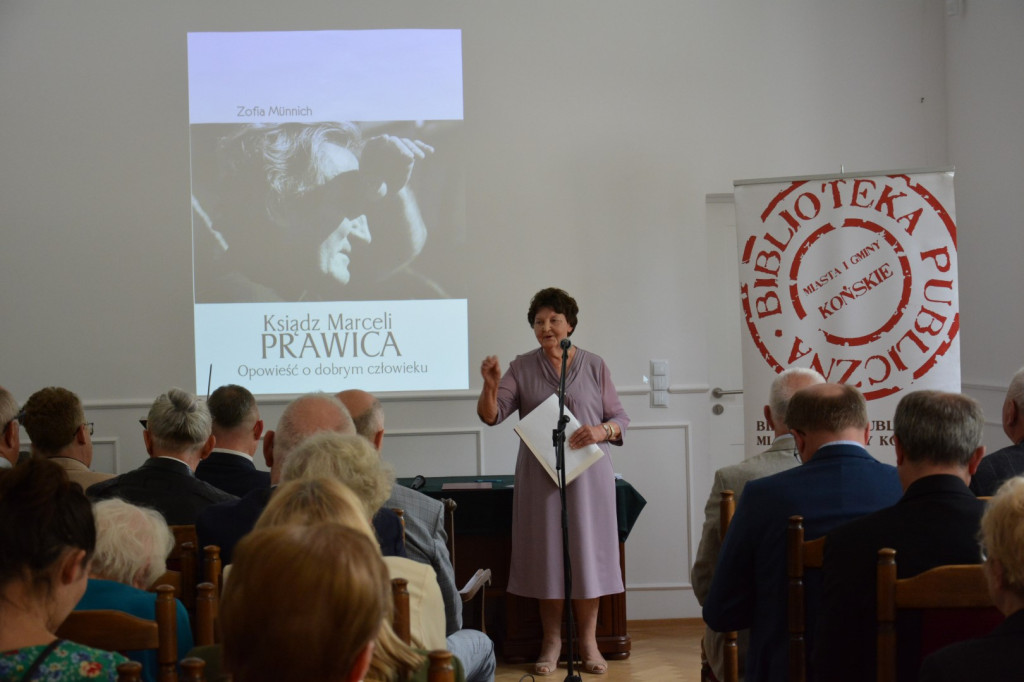Dzień Bibliotekarza w Końskich poświęcony ks. Marcelemu Prawicy [wideo, zdjęcia]