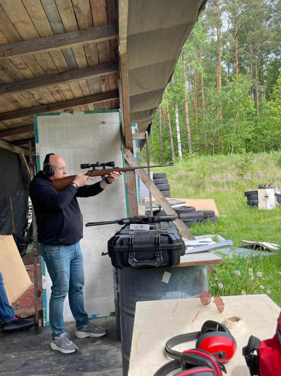 Uczniowie ZSP nr 2 w Końskich wybrali się na strzelnicę [zdjęcia]