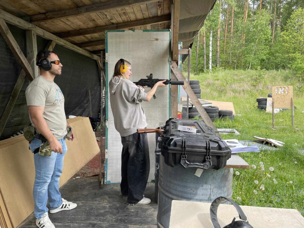 Uczniowie ZSP nr 2 w Końskich wybrali się na strzelnicę [zdjęcia]