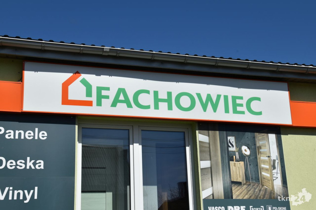 Najwyższej jakości drzwi i podłogi? Odwiedź Fachowca w Końskich [zdjęcia]