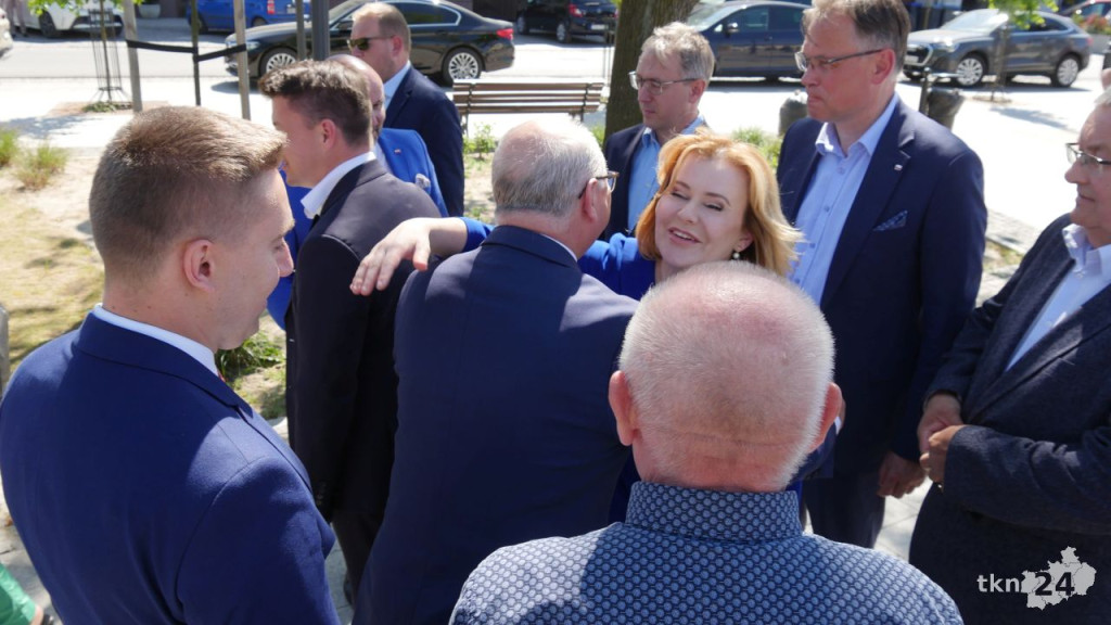 Beata Szydło na rynku w Końskich [wideo, zdjęcia]