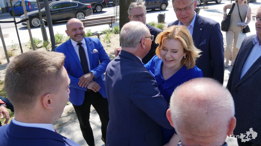 Beata Szydło na rynku w Końskich [wideo, zdjęcia]