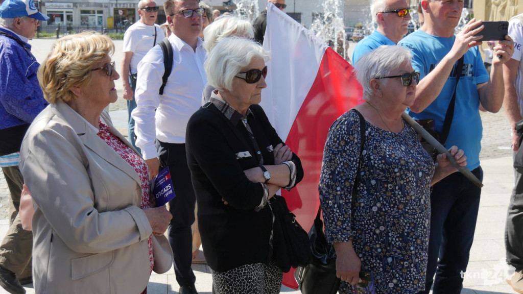 Beata Szydło na rynku w Końskich [wideo, zdjęcia]
