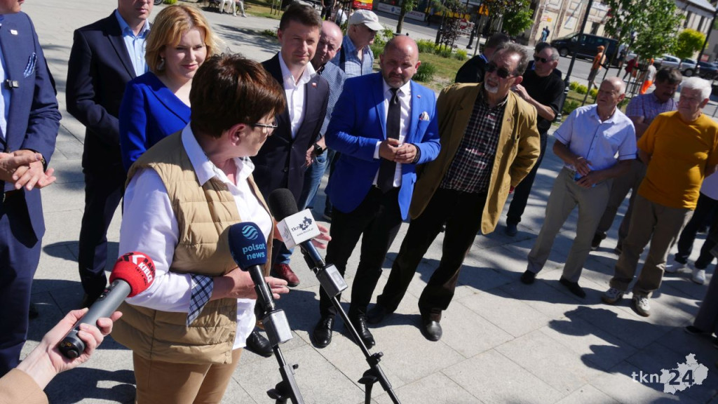 Beata Szydło na rynku w Końskich [wideo, zdjęcia]