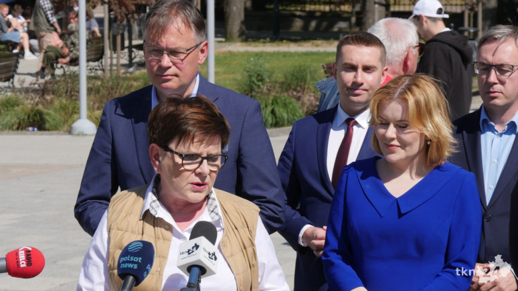 Beata Szydło na rynku w Końskich [wideo, zdjęcia]