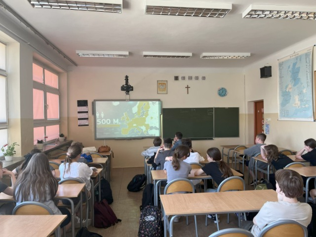 Rozmowy o Europie w szkołach w gminie Końskie [zdjęcia]