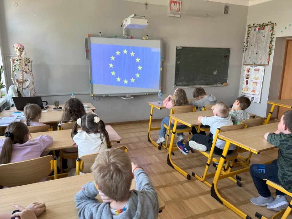 Rozmowy o Europie w szkołach w gminie Końskie [zdjęcia]