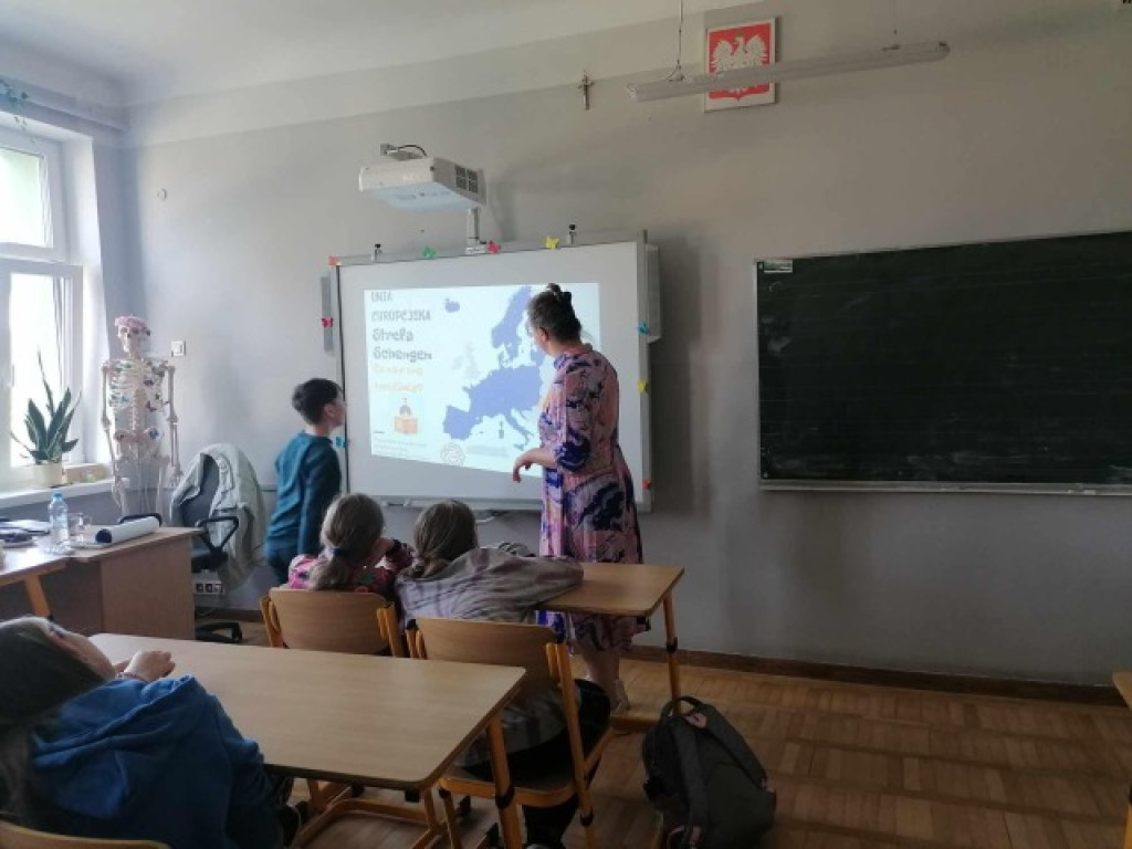 Rozmowy o Europie w szkołach w gminie Końskie [zdjęcia]