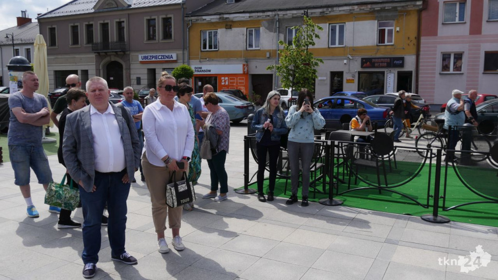 Grzegorz Braun na rynku w Końskich. Z gaśnicami przybyło sporo osób [wideo, zdjęcia]
