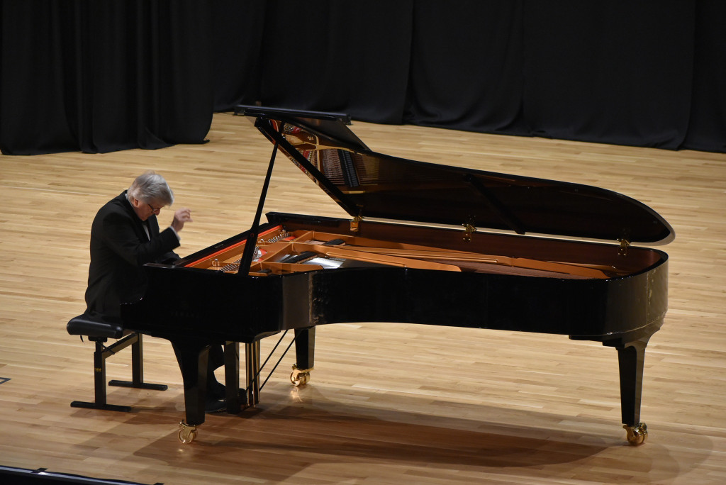 Recital chopinowski wybrzmiał w Koneckim Centrum Kultury [zdjęcia]