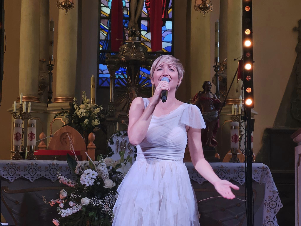 Magda Steczkowska dała koncert w parafii św. Mikołaja w Końskich [wideo, zdjęcia]