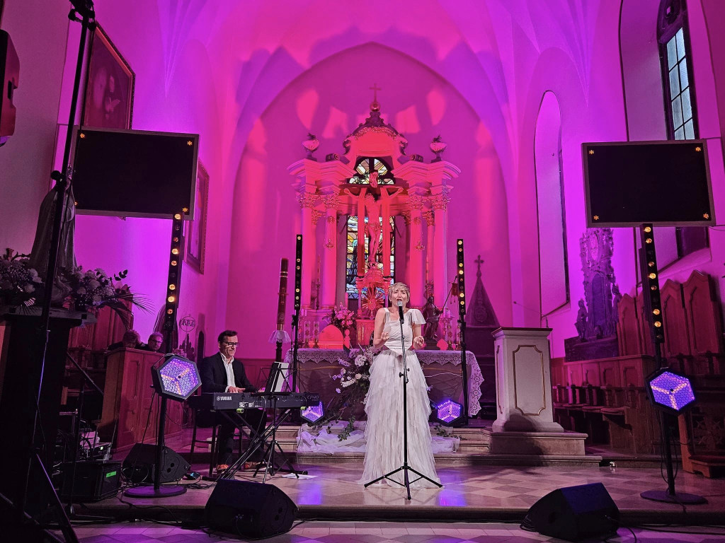Magda Steczkowska dała koncert w parafii św. Mikołaja w Końskich [wideo, zdjęcia]